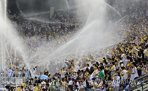 KBO to allow delaying games up to an hour amid record heat wave