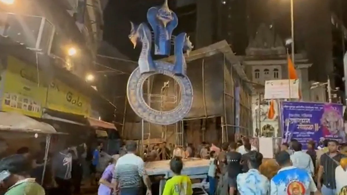 Bhuleshwar Cha Raja Ganpati Idol Collapse: Welding Failure Suspected, Eyewitnesses Blame Uneven Road