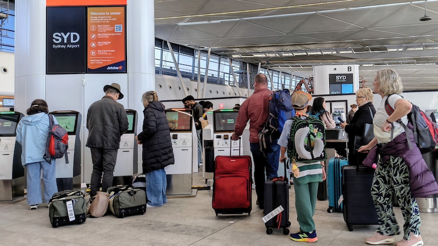 Travellers warned of Sydney Airport delays, more than 150 flights impacted