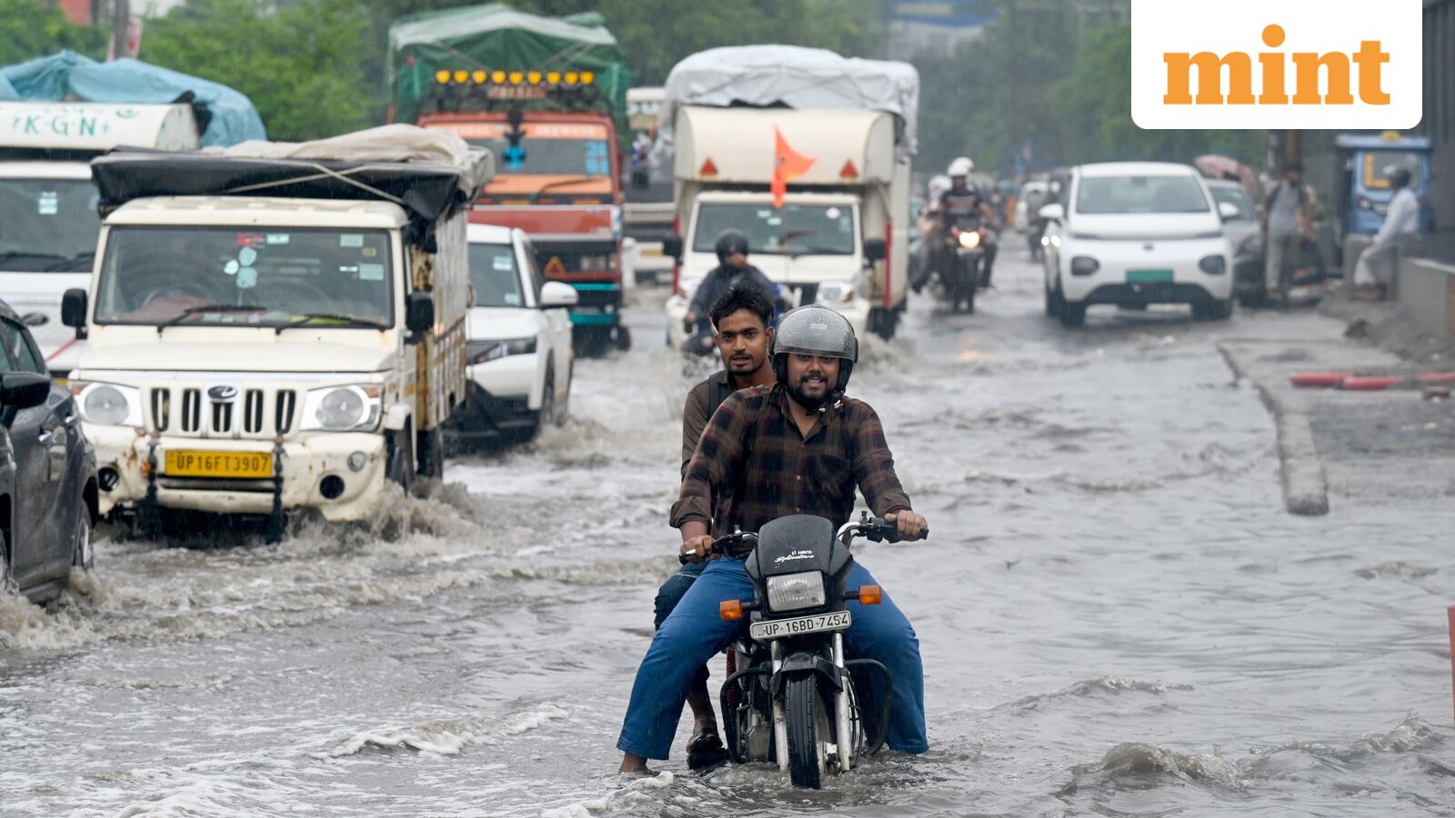 Weather Today LIVE: Heavy rainfall continues to lash Delhi, Gurugram; IMD issues red alert in parts of national capital