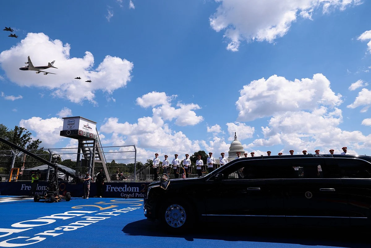 Trump takes starring role at Washington's IndyCar debut