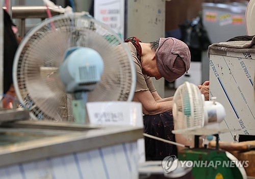 Scorching heat continues across nation; heavy rains forecast on eastern coast