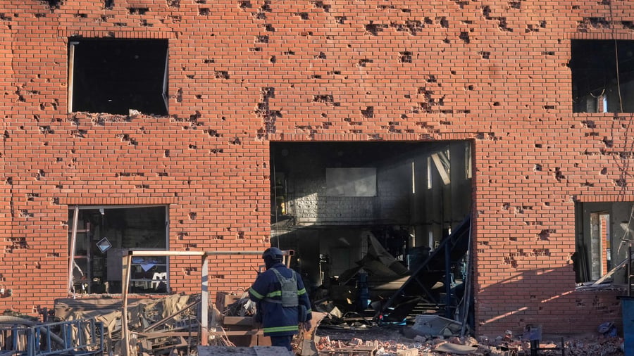Russian war of aggression: Ukraine: Three dead in air raids on Kiev suburb