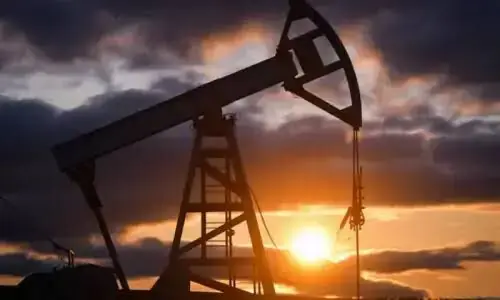 Oil gains on pending Iran-Oman Hormuz deal