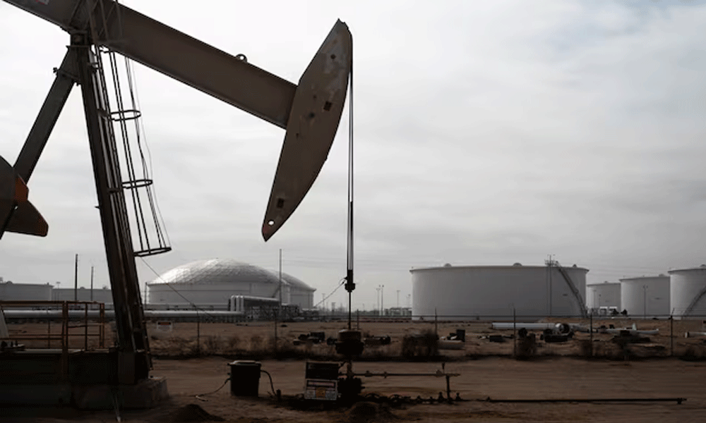 Oil falls ahead of US announcement on new Iran sanctions