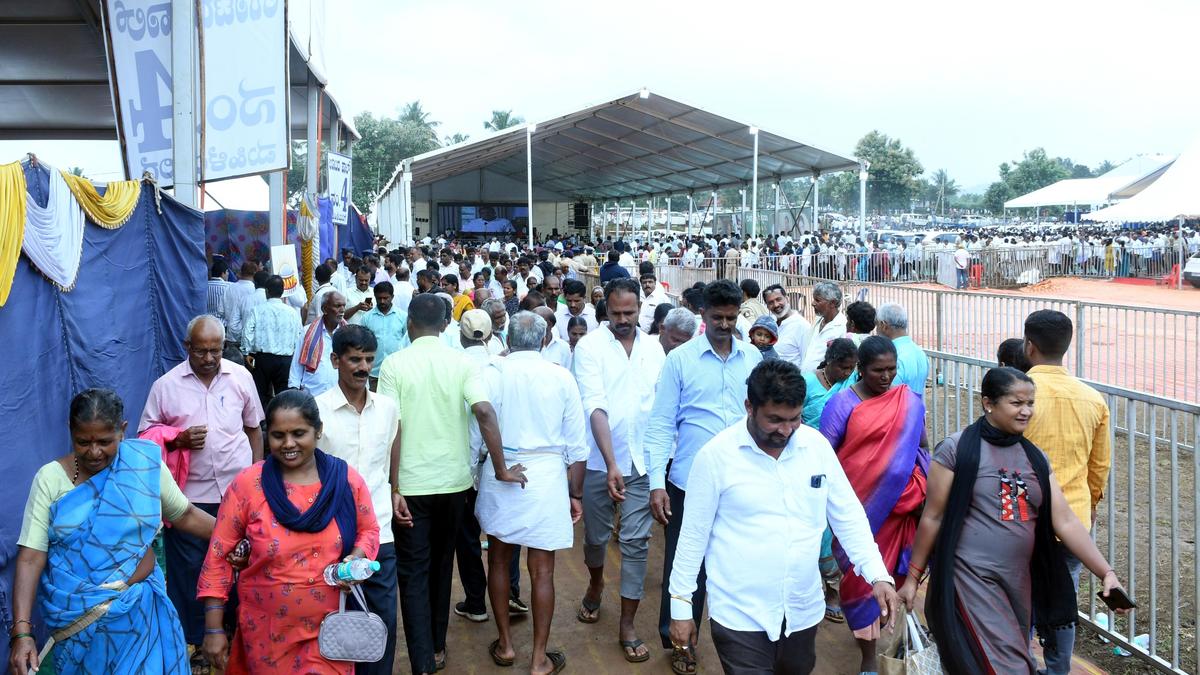Large gathering marks post-funeral ceremony of Chennamma Deve Gowda