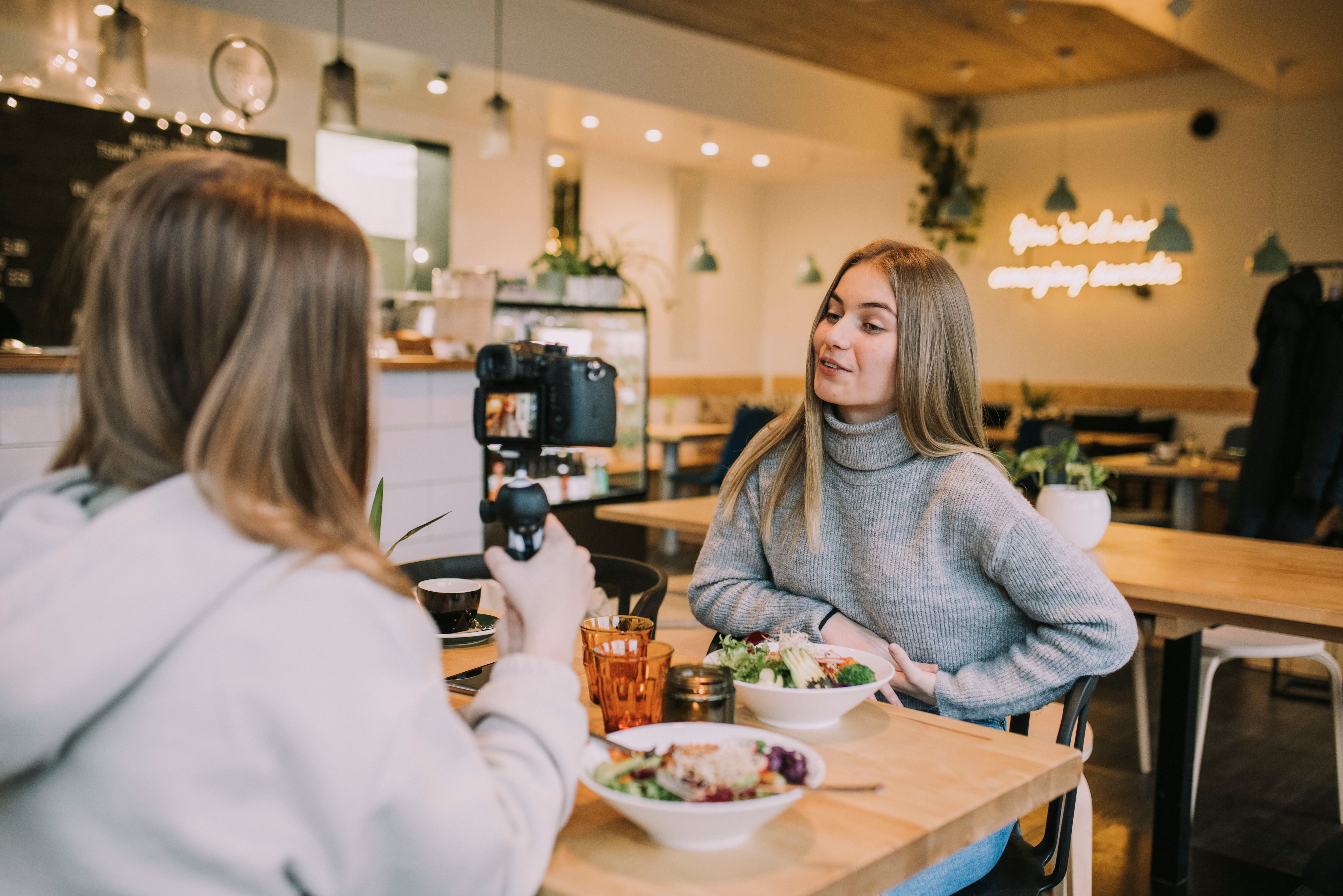 Is it legal for restaurants to ban influencers from entering?