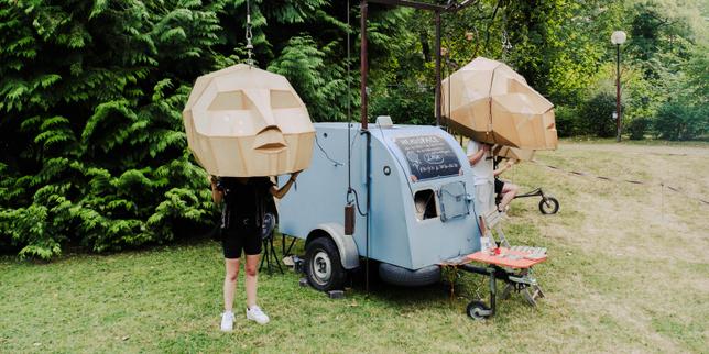 Fragilized by unpredictable weather and budget difficulties, various music festivals are diversifying their activities to stay afloat.