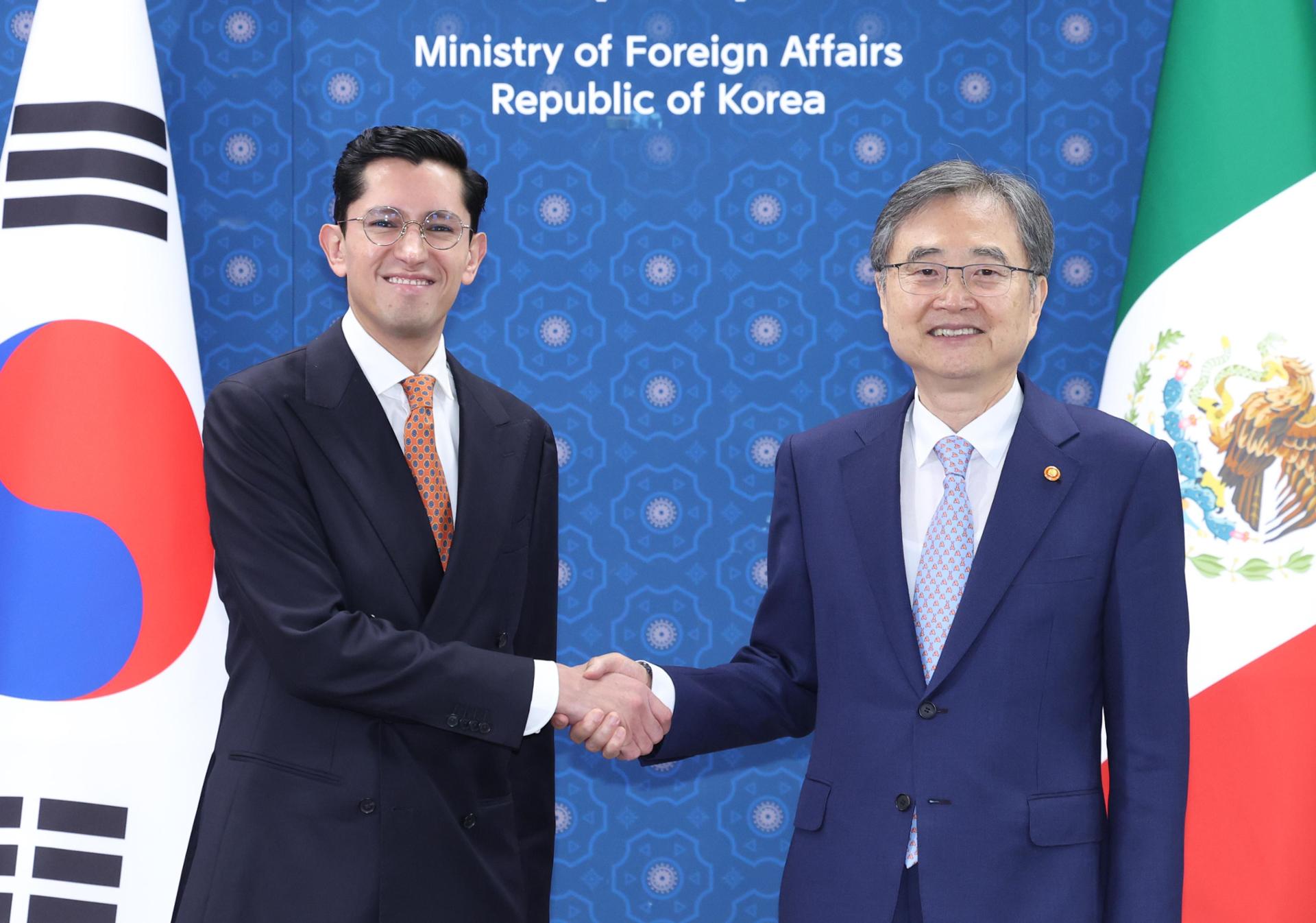 Korean, Mexican FMs discuss cooperation in AI, middle-power solidarity