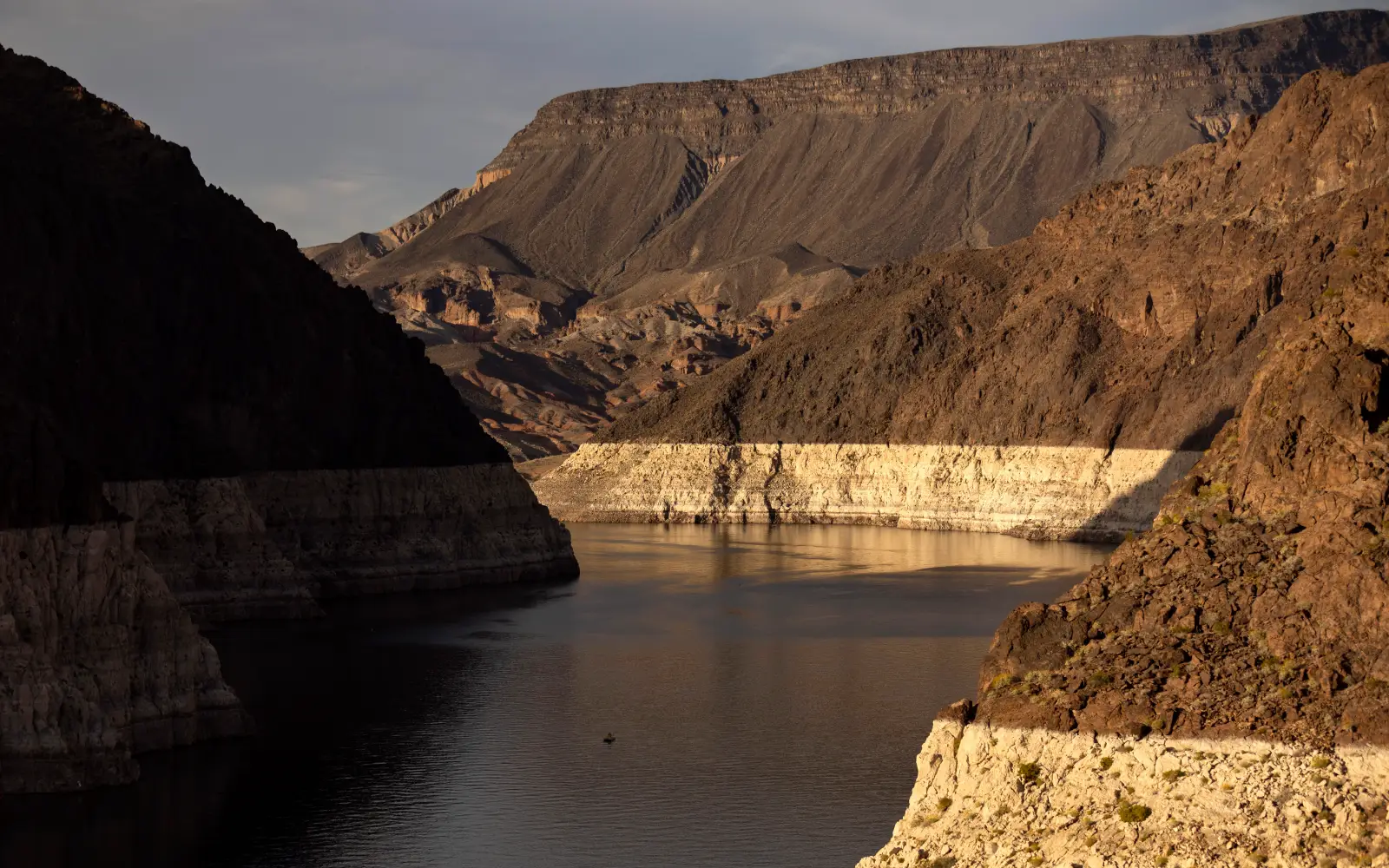 Largest reservoir in US falls to record low amid prolonged drought