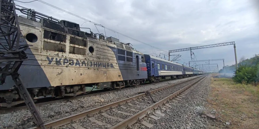 Russia strikes passenger train in Odesa Oblast twice, rescuers show evacuation