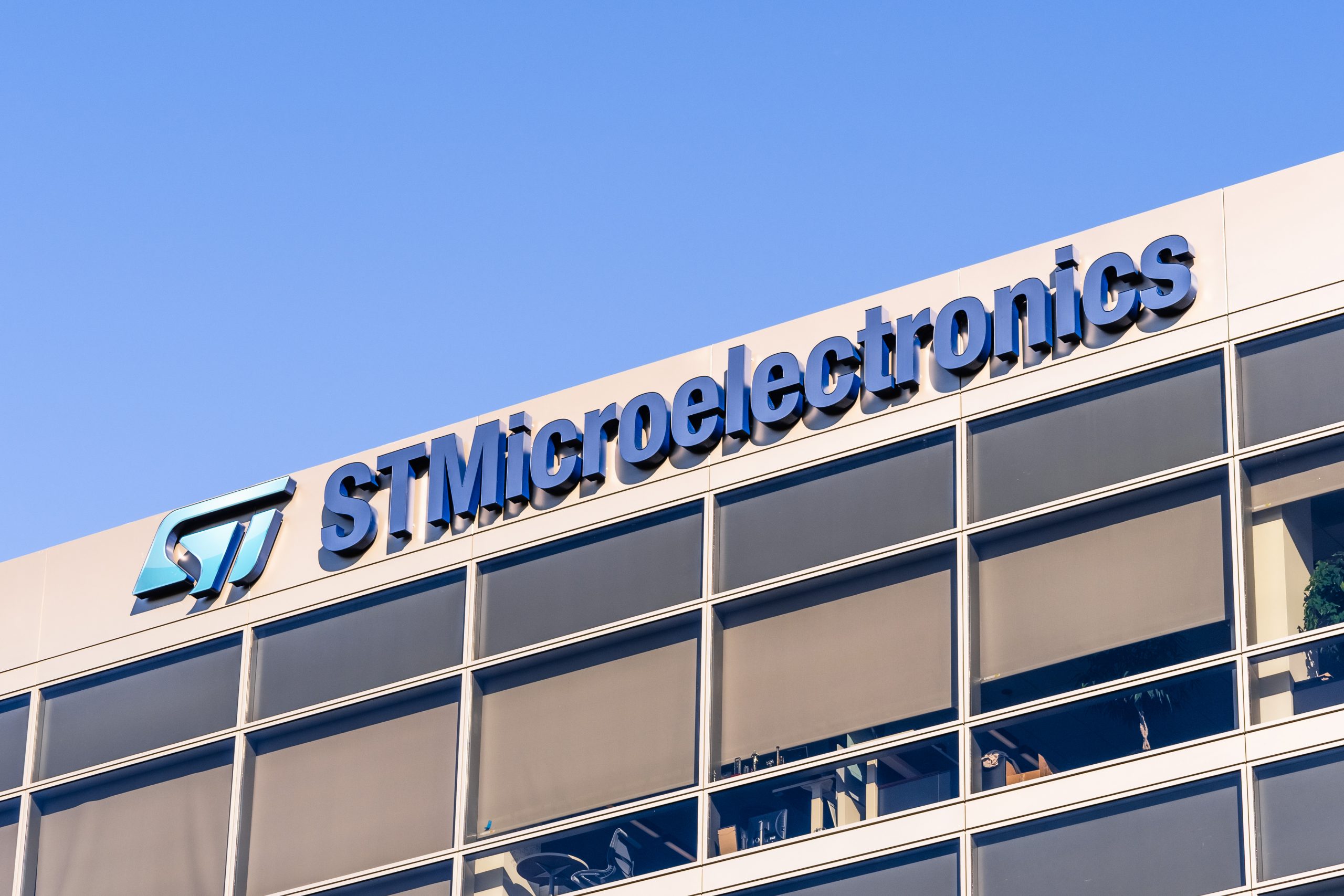 STMicroelectronics, NUS launch edge AI lab in Singapore