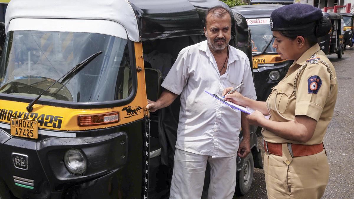 Why are Maharashtra’s auto-rickshaw, taxi drivers being issued notices for lacking Marathi language skills? | Explained