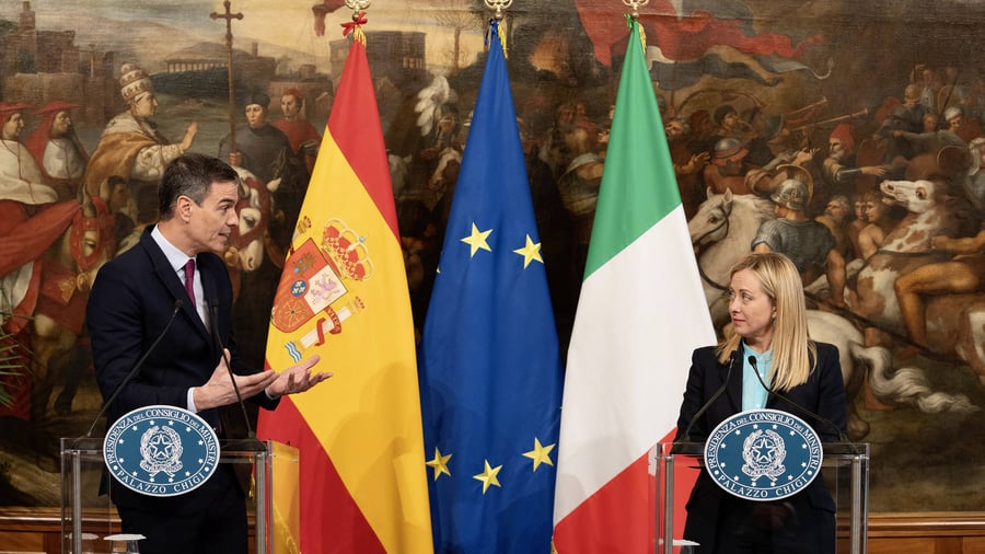 Ceuta: Spain announces border controls with Italy