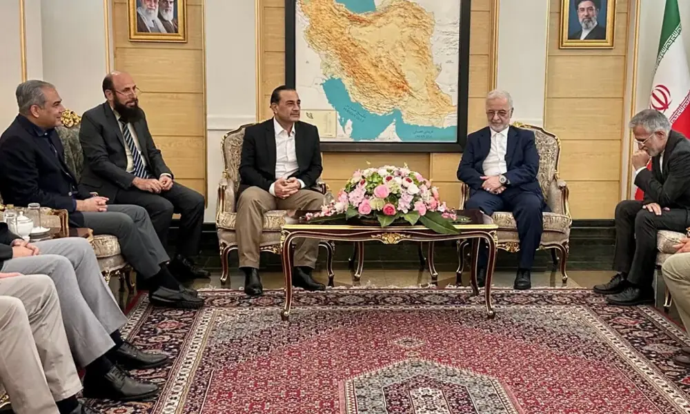 CDF Munir, Minister Naqvi reach Iran as Pakistan pushes for regional peace