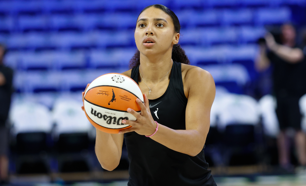 “She Just Hit a Cartwheel in The Tunnel”: Wings Fans React to Azzi Fudd’s Sudden Injury Absence After Knee Issue Emerges in Warm-Up