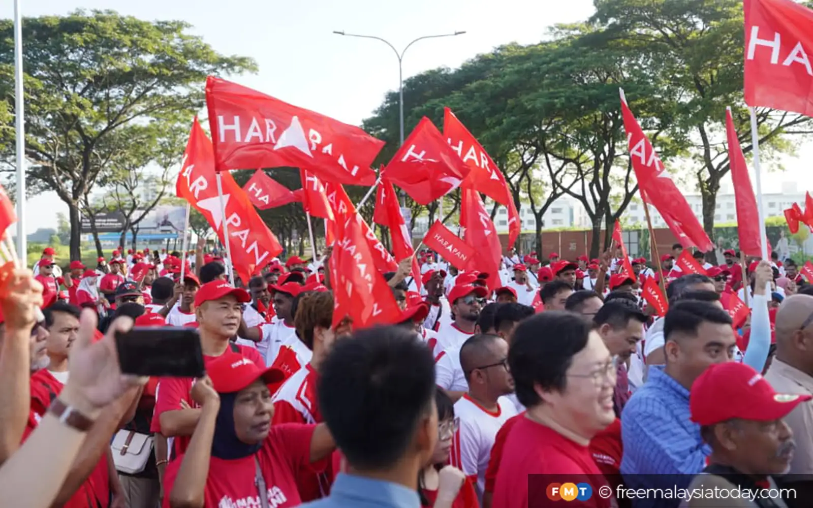 Don’t wait for elections to go to the ground, PH ministers told