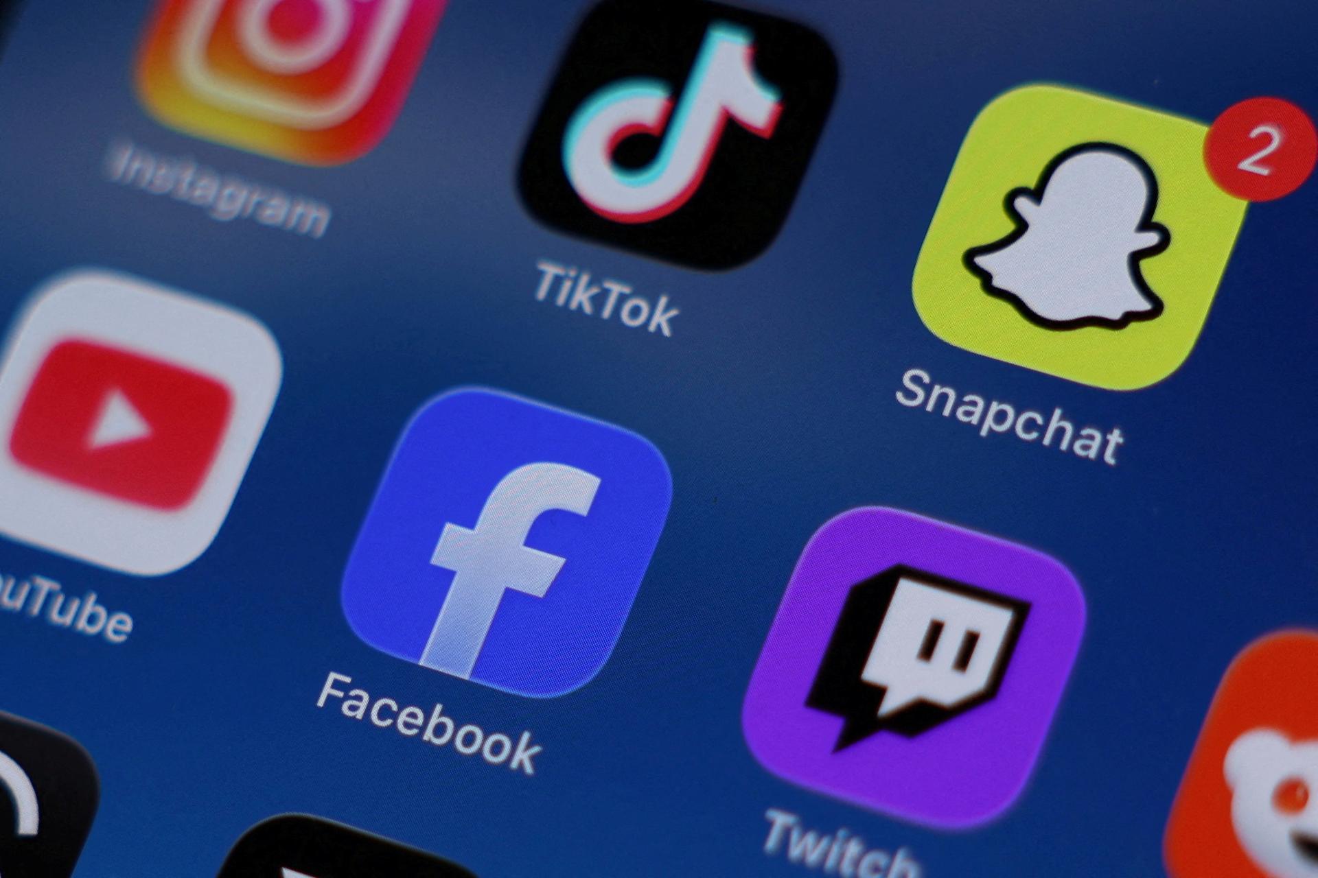 France readies high school phone ban from new term