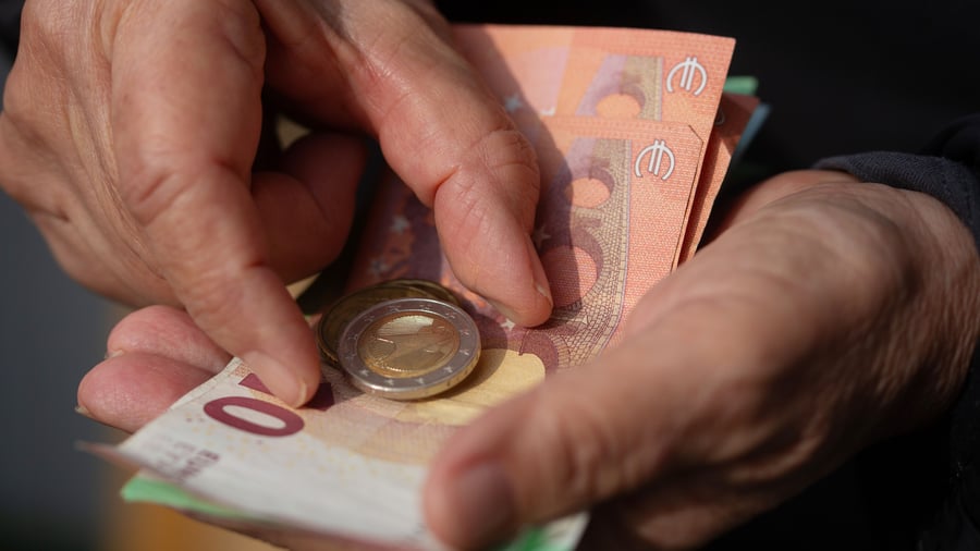 Poverty in old age: Low pensions despite many years of contributions
