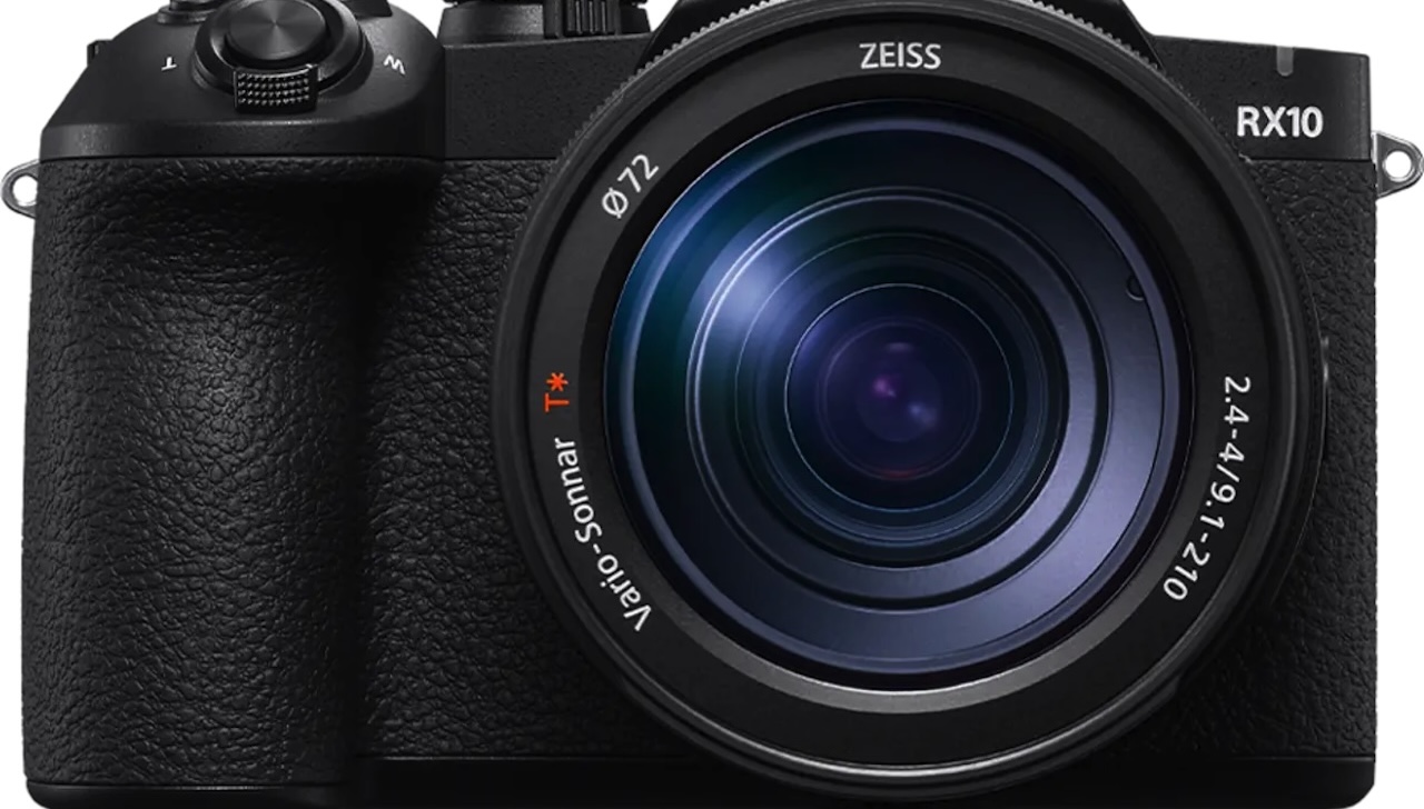 This Fixed-Lens Sony Camera Has a 600mm Trick