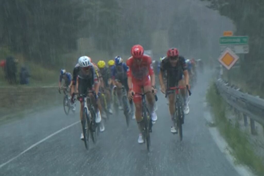 Hailstorm Forces Vuelta a España Riders to Stop Stage 3 Before Finish