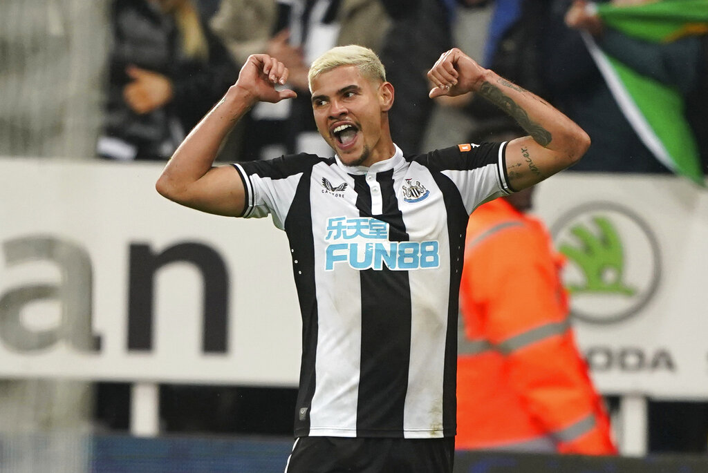 Arsenal sign Brazilian midfielder Guimaraes from Newcastle