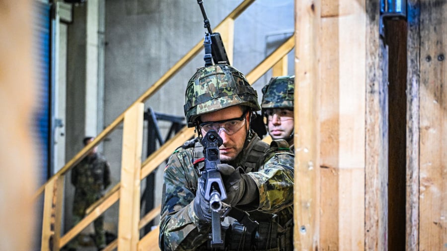 Bundeswehr: "We're not putting a senior lance corporal at the age of 68 into an infantry fighting vehicle anymore"
