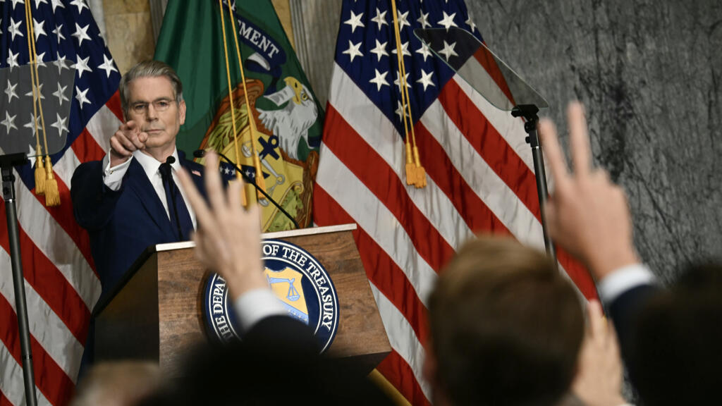 US unveils expanded sanctions to 'sever every economic lifeline' sustaining Iran