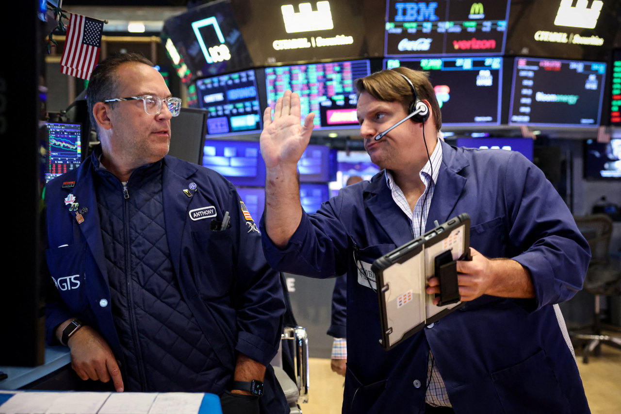 U.S. Stocks Mixed on Artificial-Intelligence Jitters
