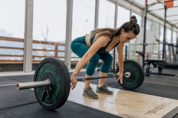 10 beginner weightlifting mistakes that quietly slow down real progress