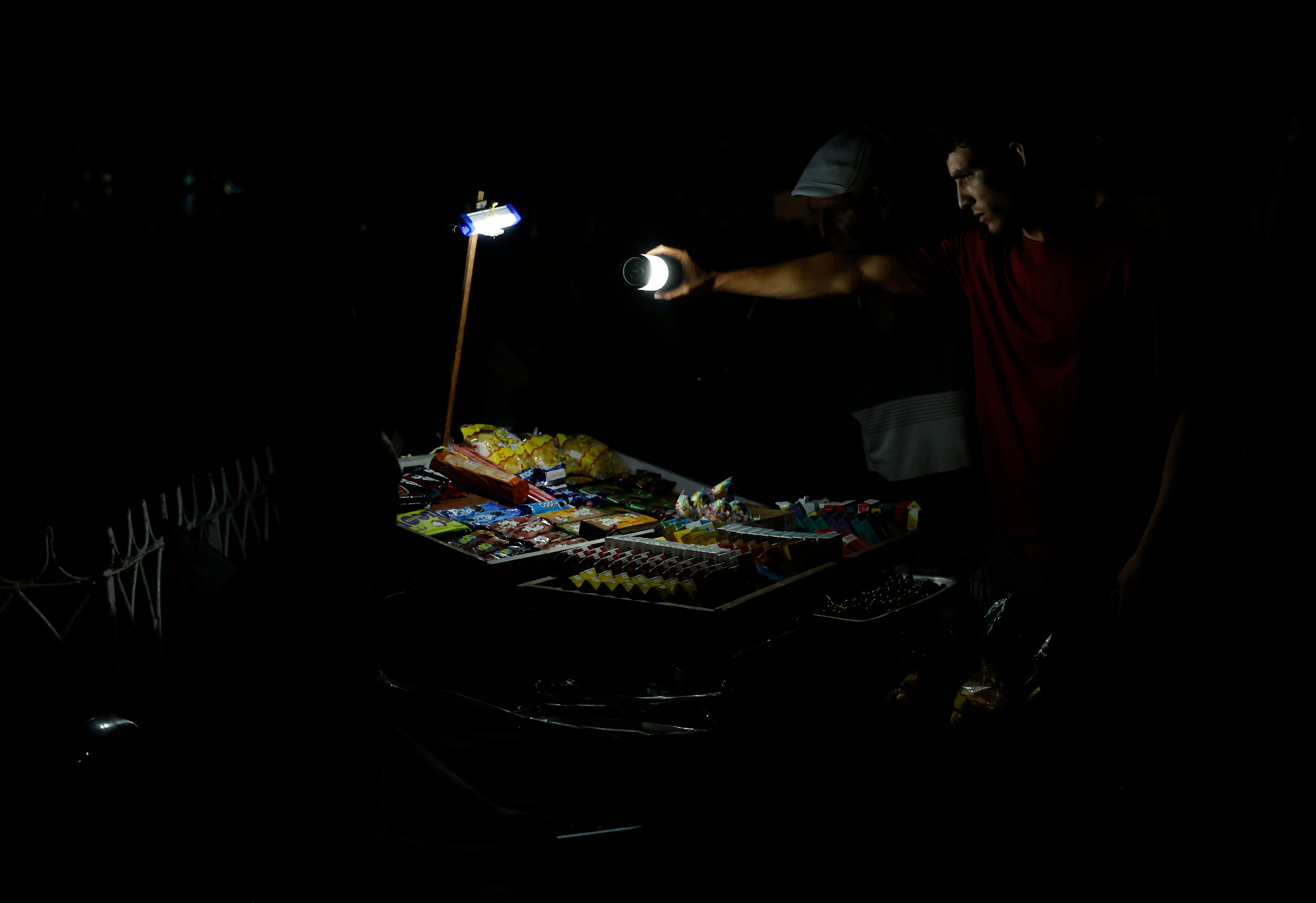 Cuba, paralyzed and in the dark