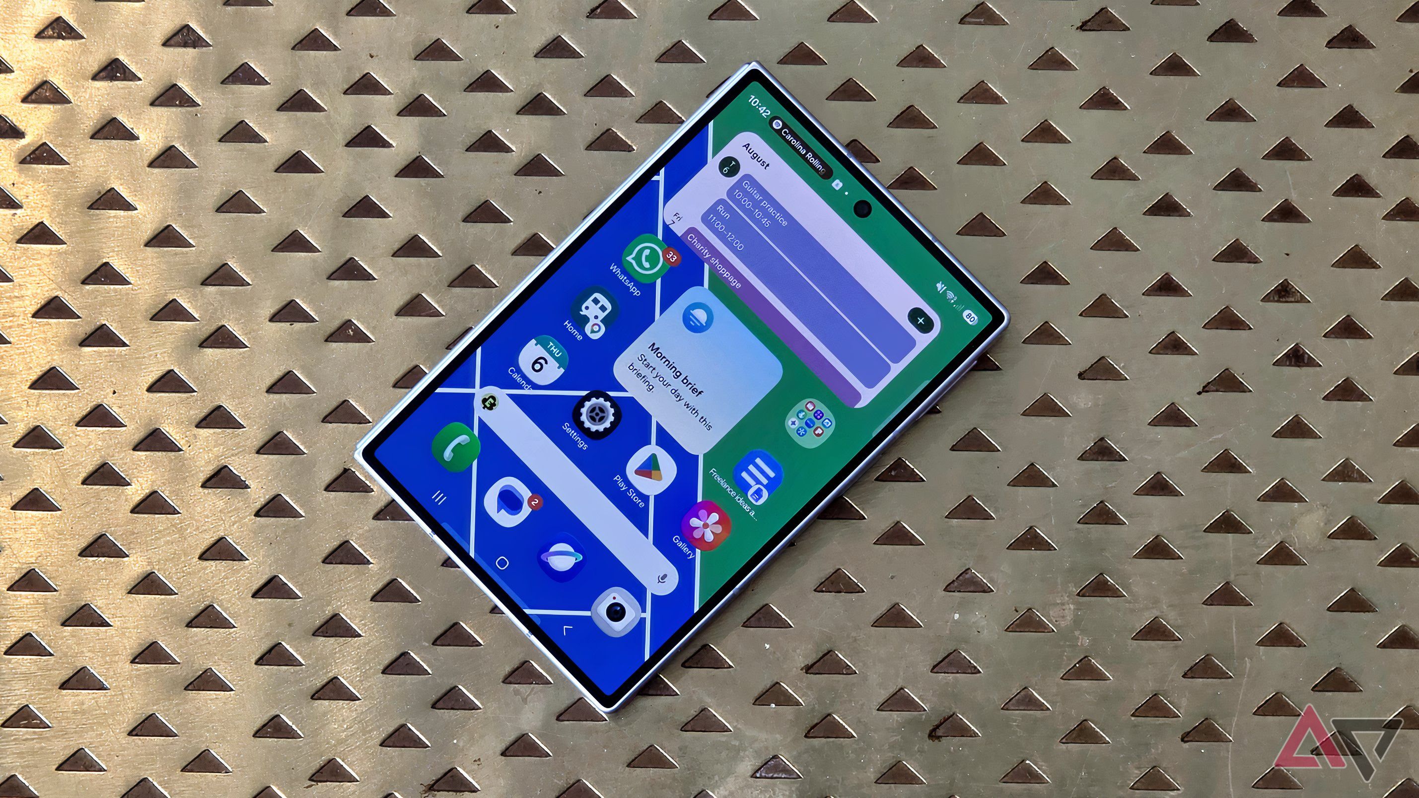 I finally found a calendar widget worth sacrificing all of my Google apps for
