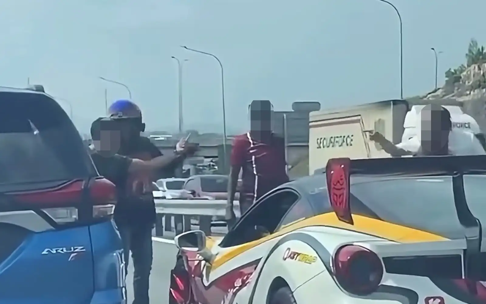 Cops seek Aruz driver after highway fight with Ferrari driver