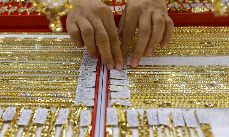 Gold prices reach 7-week high