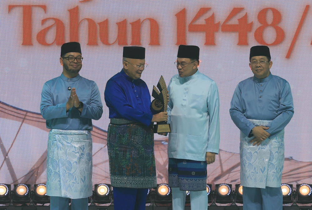 Anwar: Amirudin tasked to work out Pakatan-BN alliance details for Melaka polls