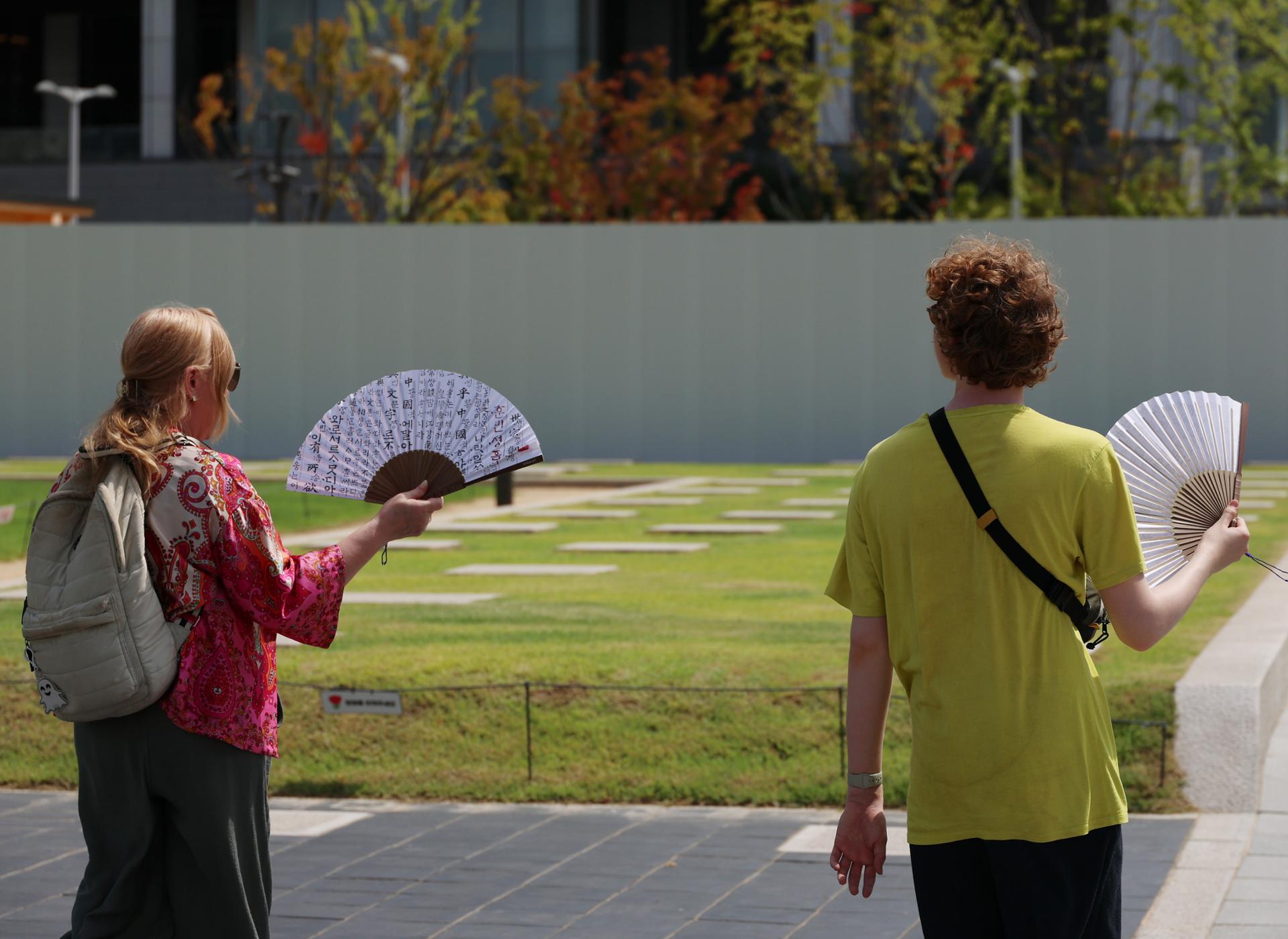 Korea records 20 heat wave days this year, double long-term average