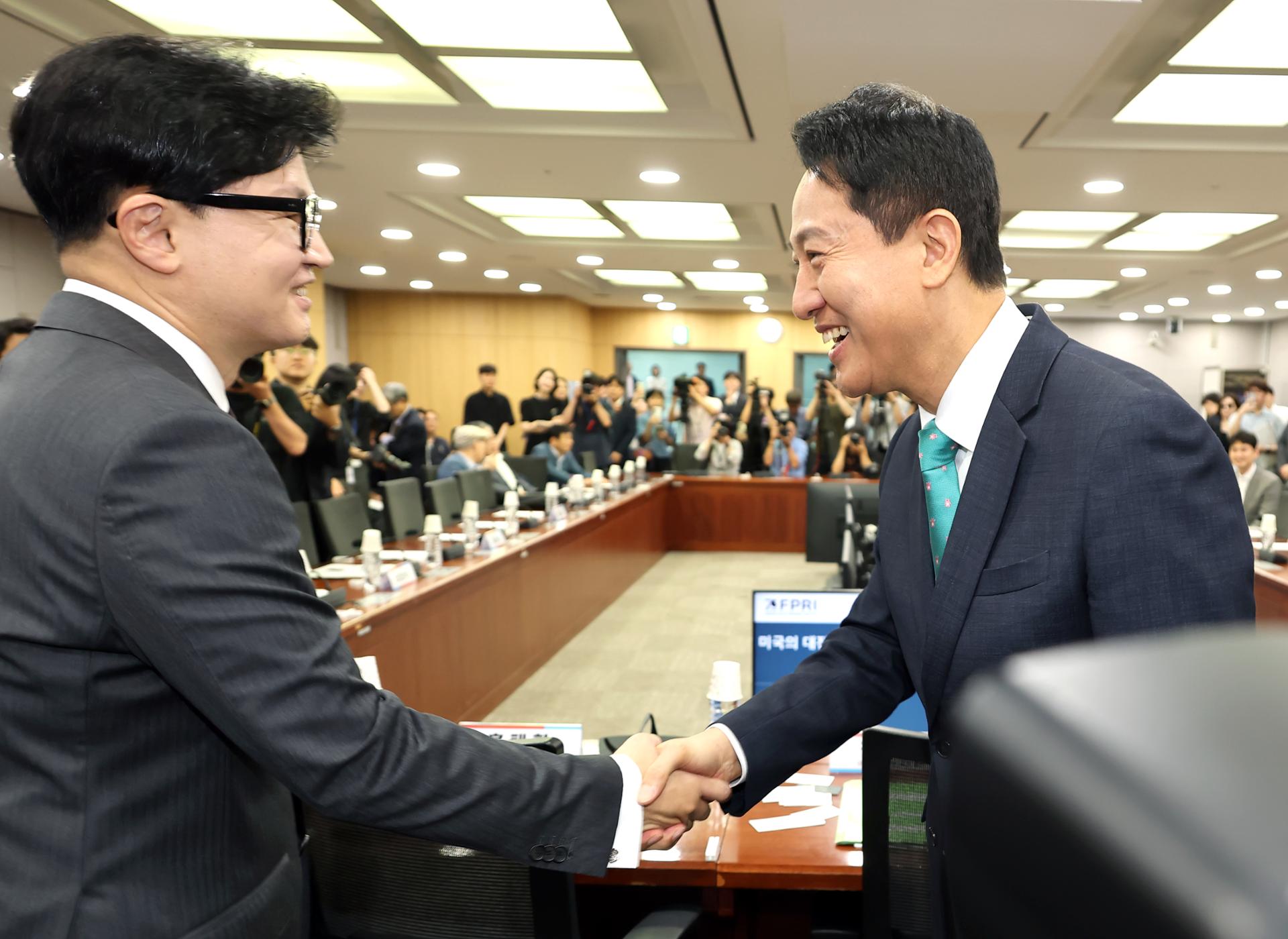 Conservatives voice concern over Lee's diplomacy amid growing security uncertainties