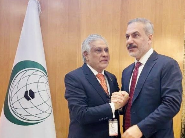 FM Dar discusses bilateral ties, regional developments in call with Turkish counterpart