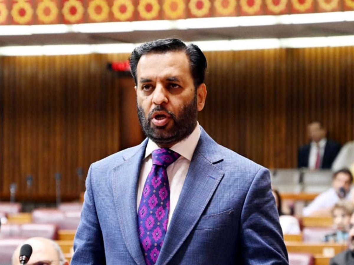 Private medical colleges barred from charging over Rs2.1m without approval: Mustafa Kamal