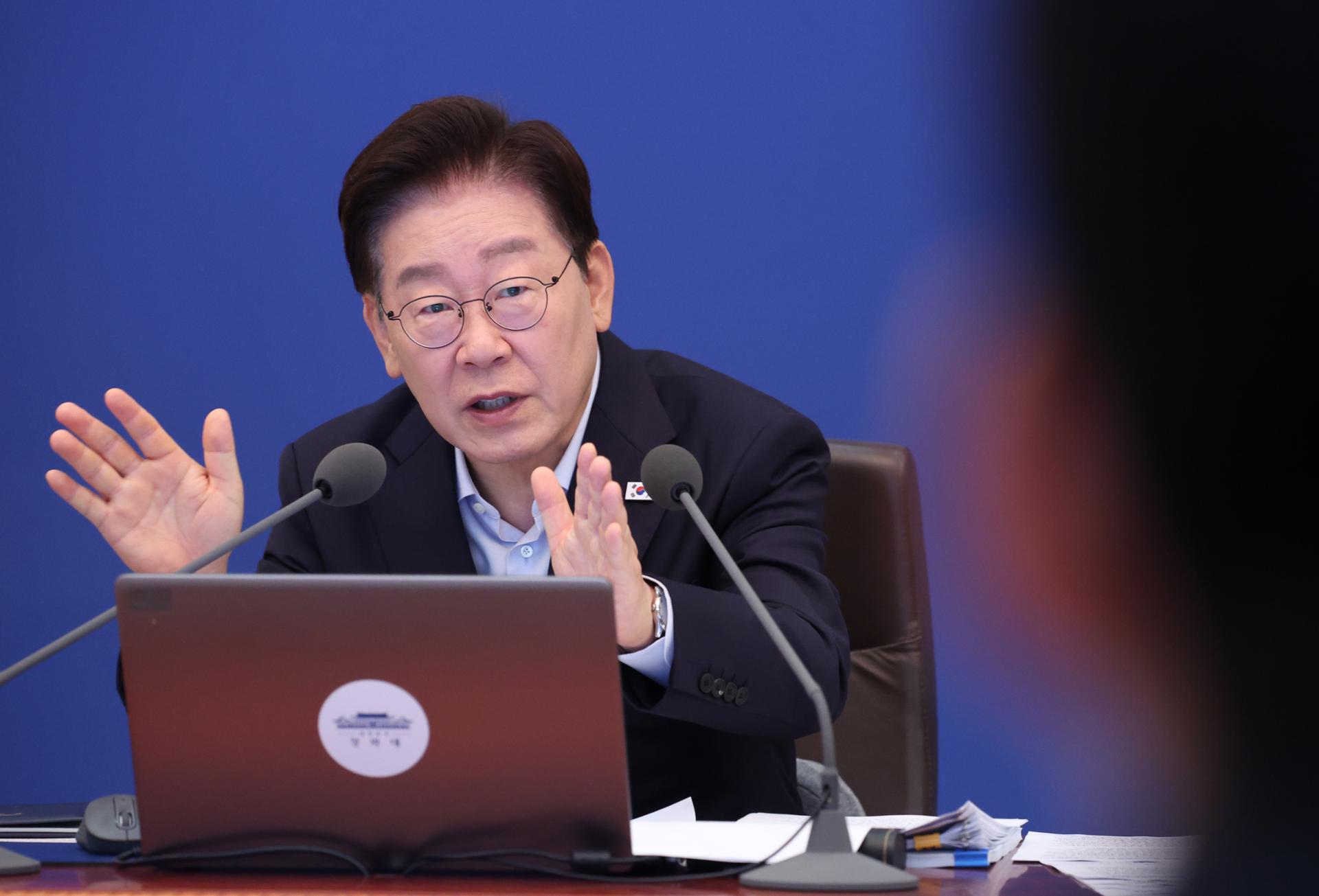 Lee asks for unity in meeting with newly elected leadership of ruling party