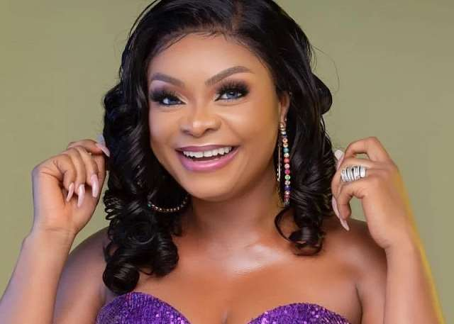 Beverly Afaglo’s mother weeps uncontrollably at her funeral (Video)