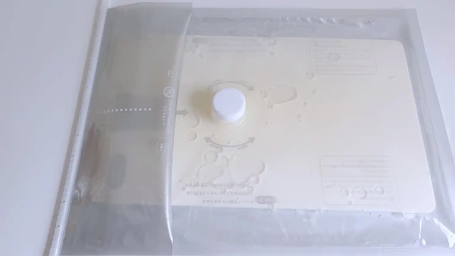 This Japanese chopping board sanitising bag might be the handy kitchen gadget we never knew we needed