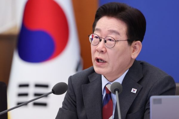 Lee Reviews Measures to Boost Housing Supply