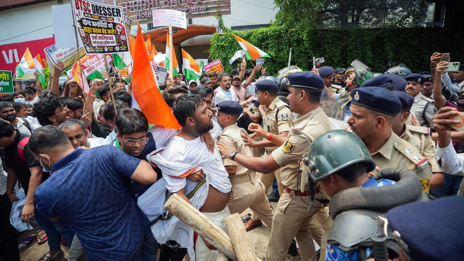 Two cops injured, 25 students detained as Bihar protests flare