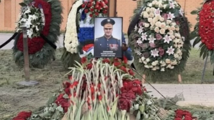 Under roadblocks and metal detectors, Moscow buries a general likely killed in the Bucha commander’s party bombing
