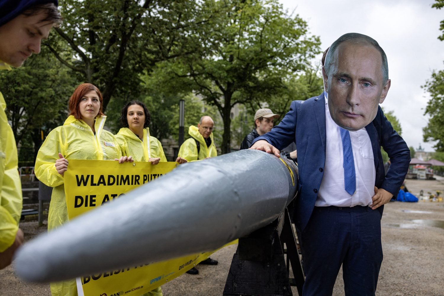 Why Even a Cornered Putin Won’t Press the Red Button