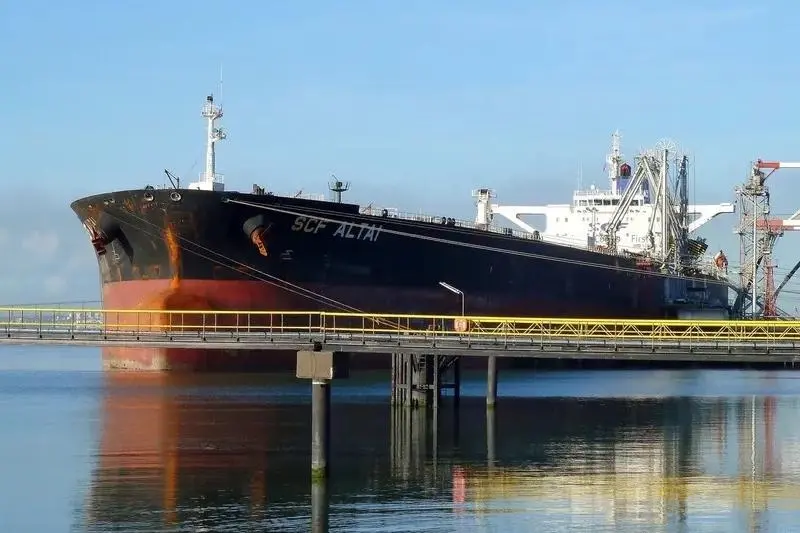 Oil slick from Russian “shadow fleet” tanker off Oman grows to 600 square kilometers, Greenpeace says