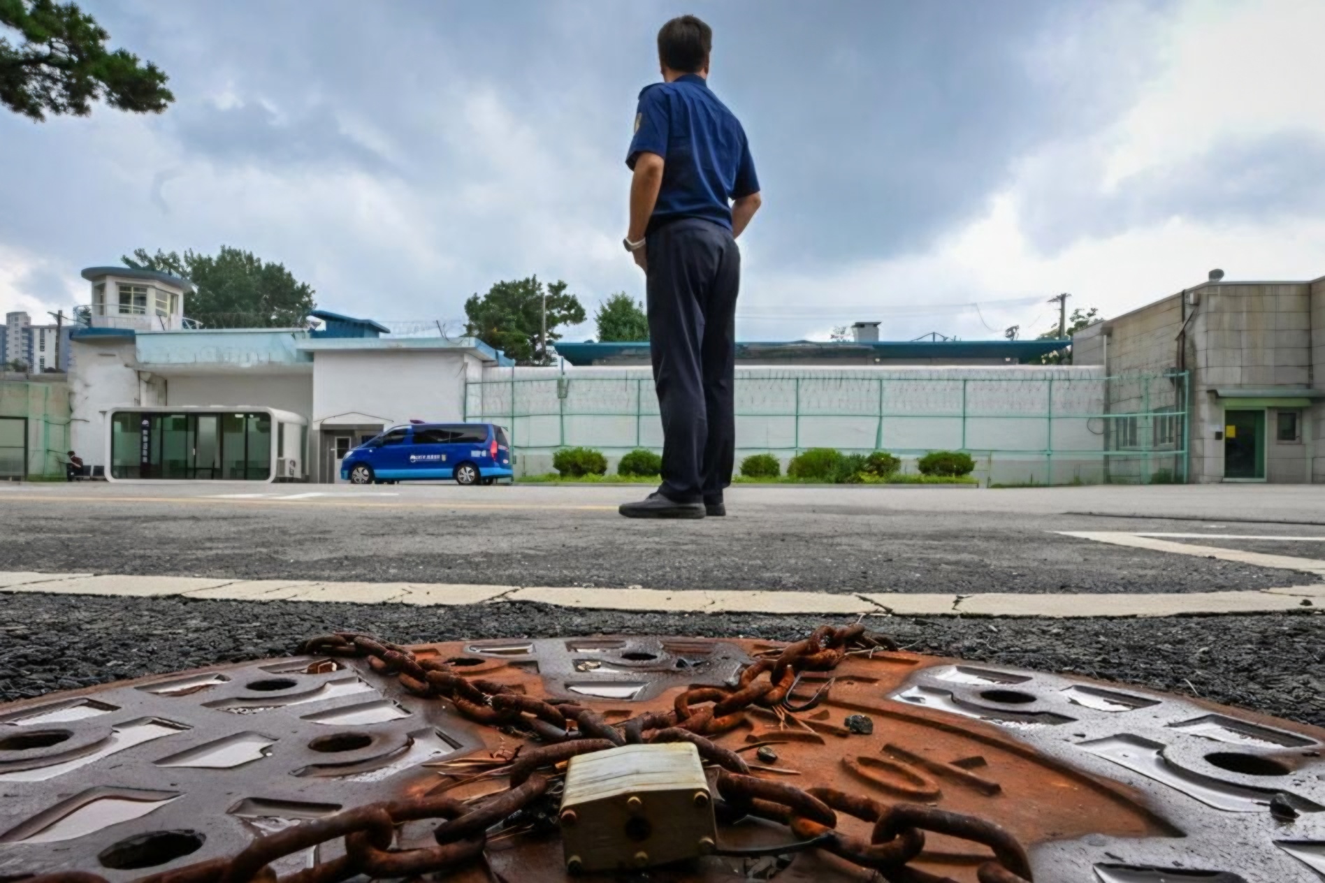 Correctional officers struggle with suffocating 'prison smell' and more