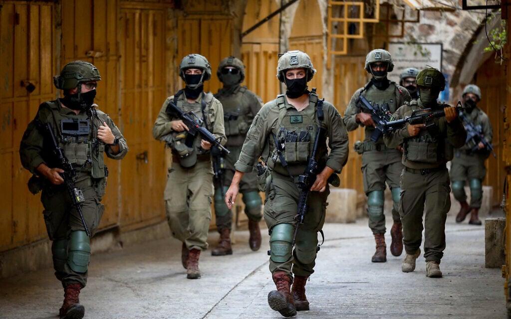 IDF probes video appearing to show soldier beating Palestinian alongside settlers