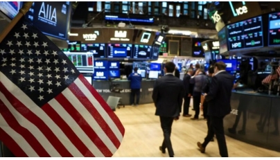 US stock indexes close higher, S&P 500 hits record high